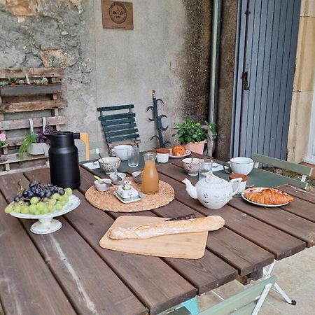 ナルボンヌ Domaine De Capoulade Bed & Breakfast エクステリア 写真